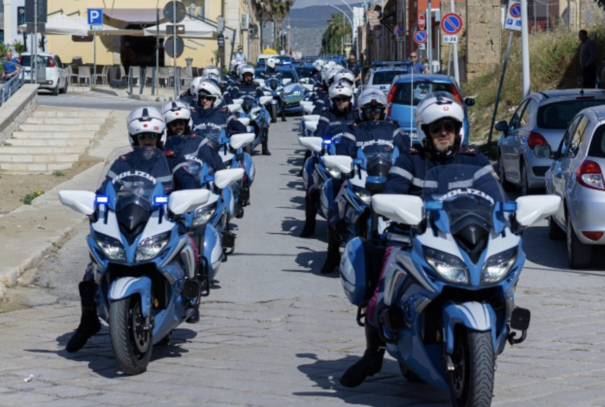 Avola, scatta il Giro d'Italia: 40 motociclisti della Polstrada al seguito  | Nuovo Sud