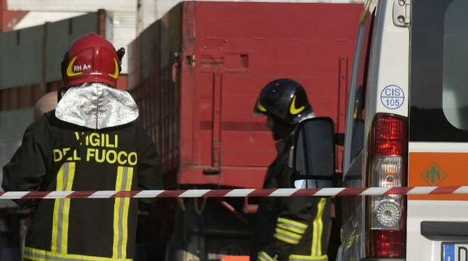 Fuoco con polvere da sparo 